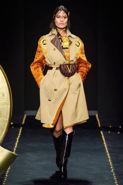 versace sfilata 2019 mfw|VERSACE WOMEN FALL.